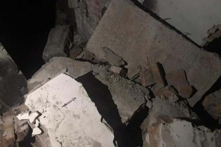 Подростка насмерть придавило бетонной плитой в заброшенном здании